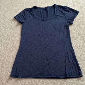 Logo-less fitted navy t-shirt.